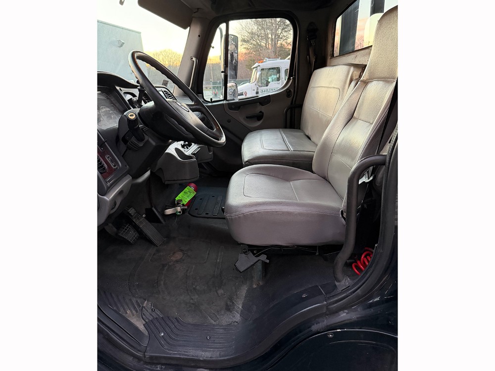 2015 Freightliner M2 (Key# 5277) 13